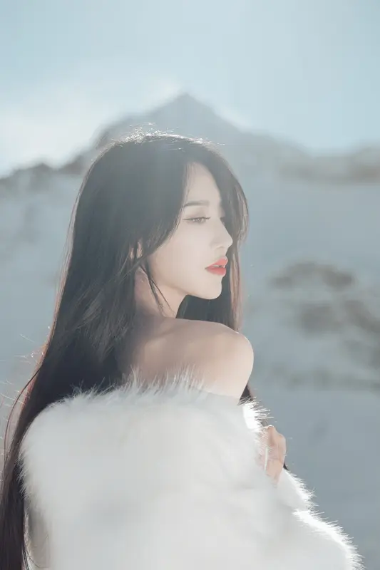 [艺图语] 2022.06.21 冰雪之巅 婷婷 - 艺图语